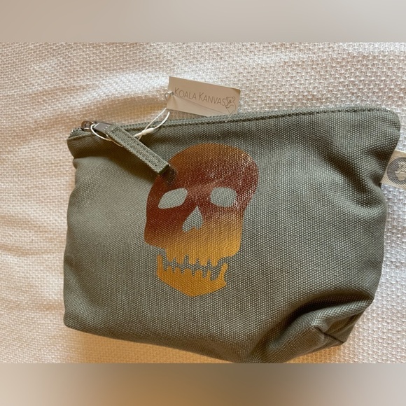 Koala Kanvas Handbags - NWT Koala Kanvas green and bronze skull make up bag